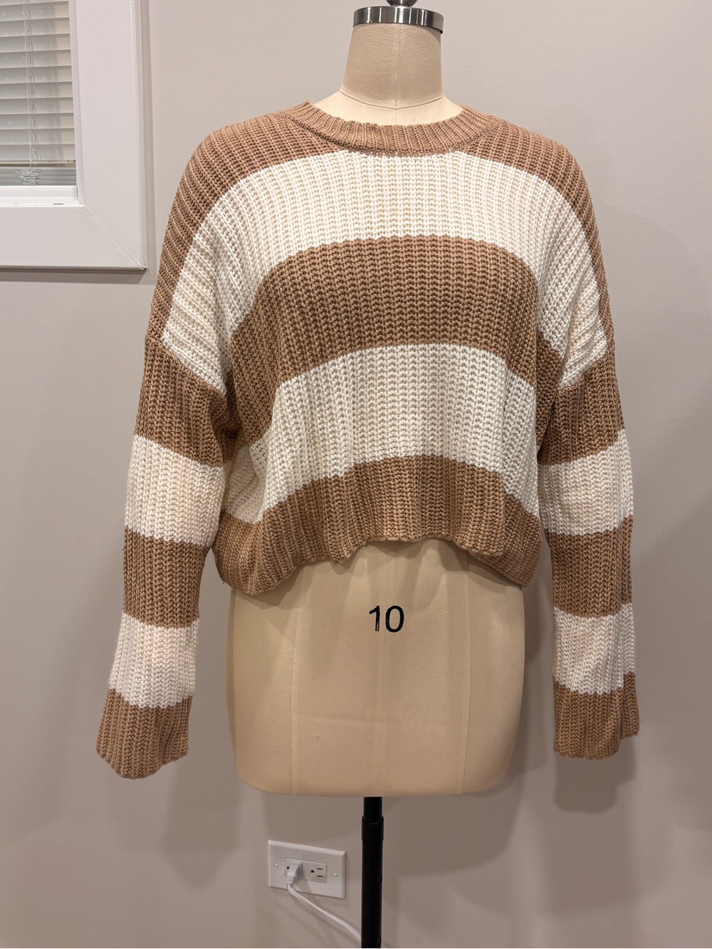 Jessica Simpson Tan & Cream Striped Chunky Knit Cropped Sweater Size L